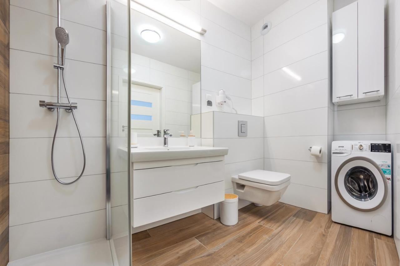 Apartamenty Sun & Snow Nadmorskie Tarasy Z Basenem Kolobrzeg Ngoại thất bức ảnh