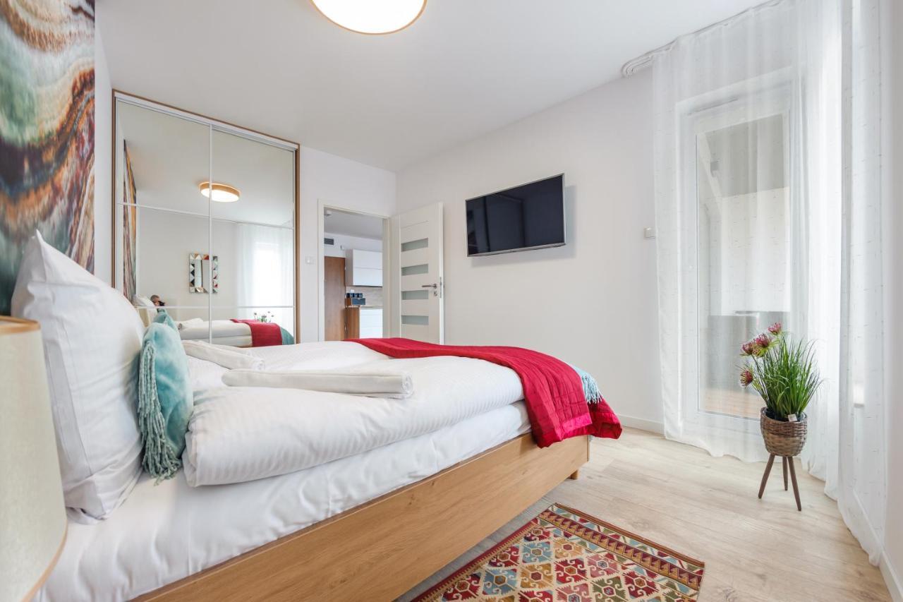 Apartamenty Sun & Snow Nadmorskie Tarasy Z Basenem Kolobrzeg Ngoại thất bức ảnh