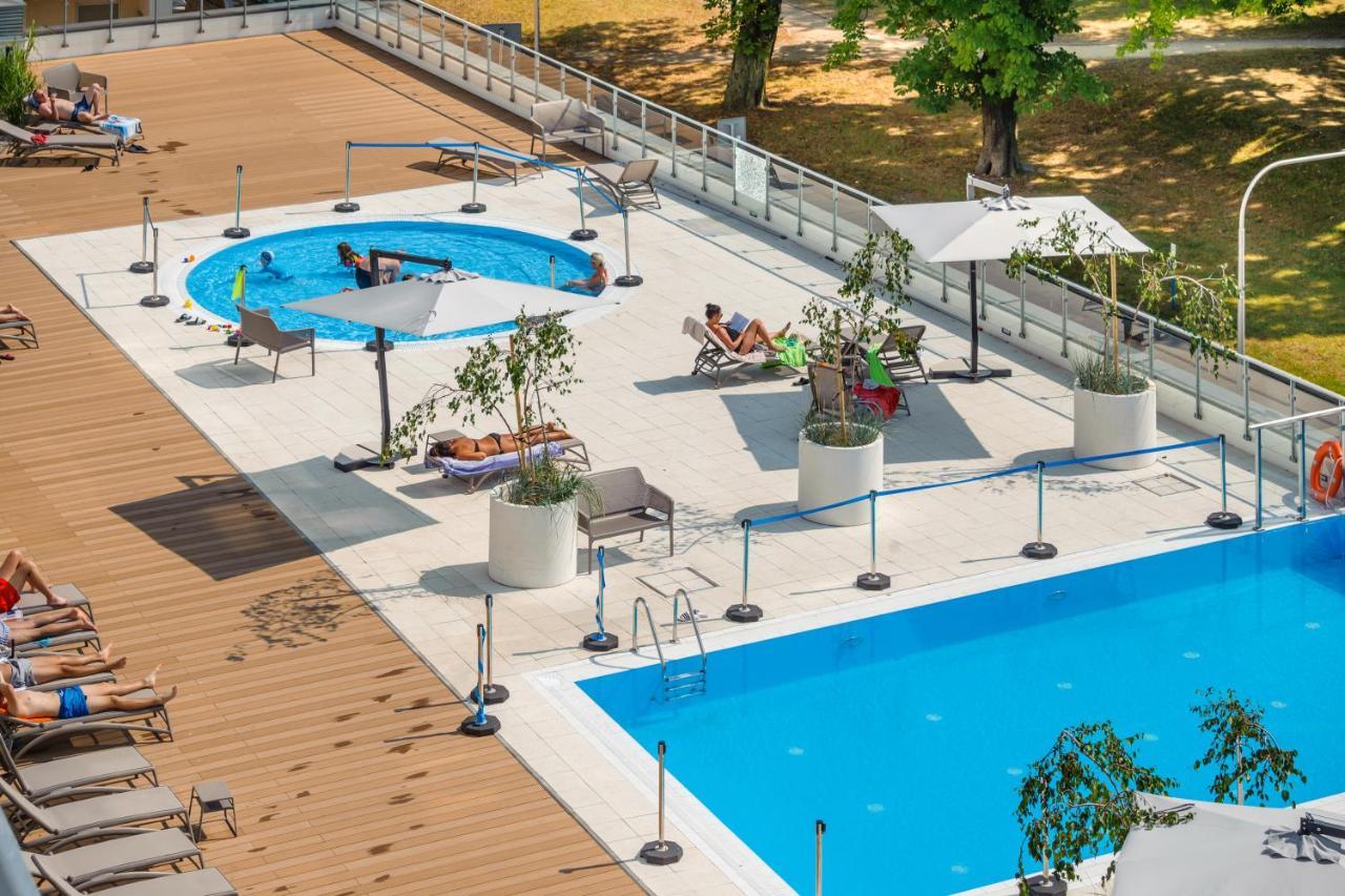 Apartamenty Sun & Snow Nadmorskie Tarasy Z Basenem Kolobrzeg Ngoại thất bức ảnh