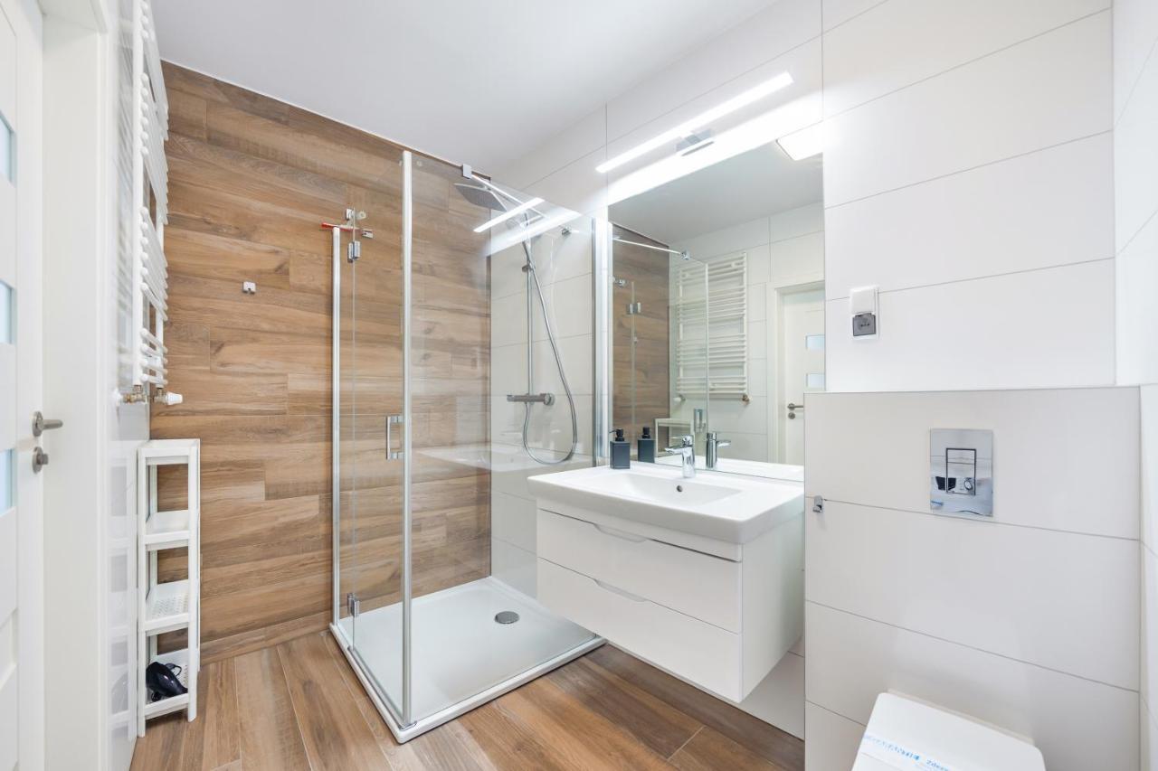 Apartamenty Sun & Snow Nadmorskie Tarasy Z Basenem Kolobrzeg Ngoại thất bức ảnh