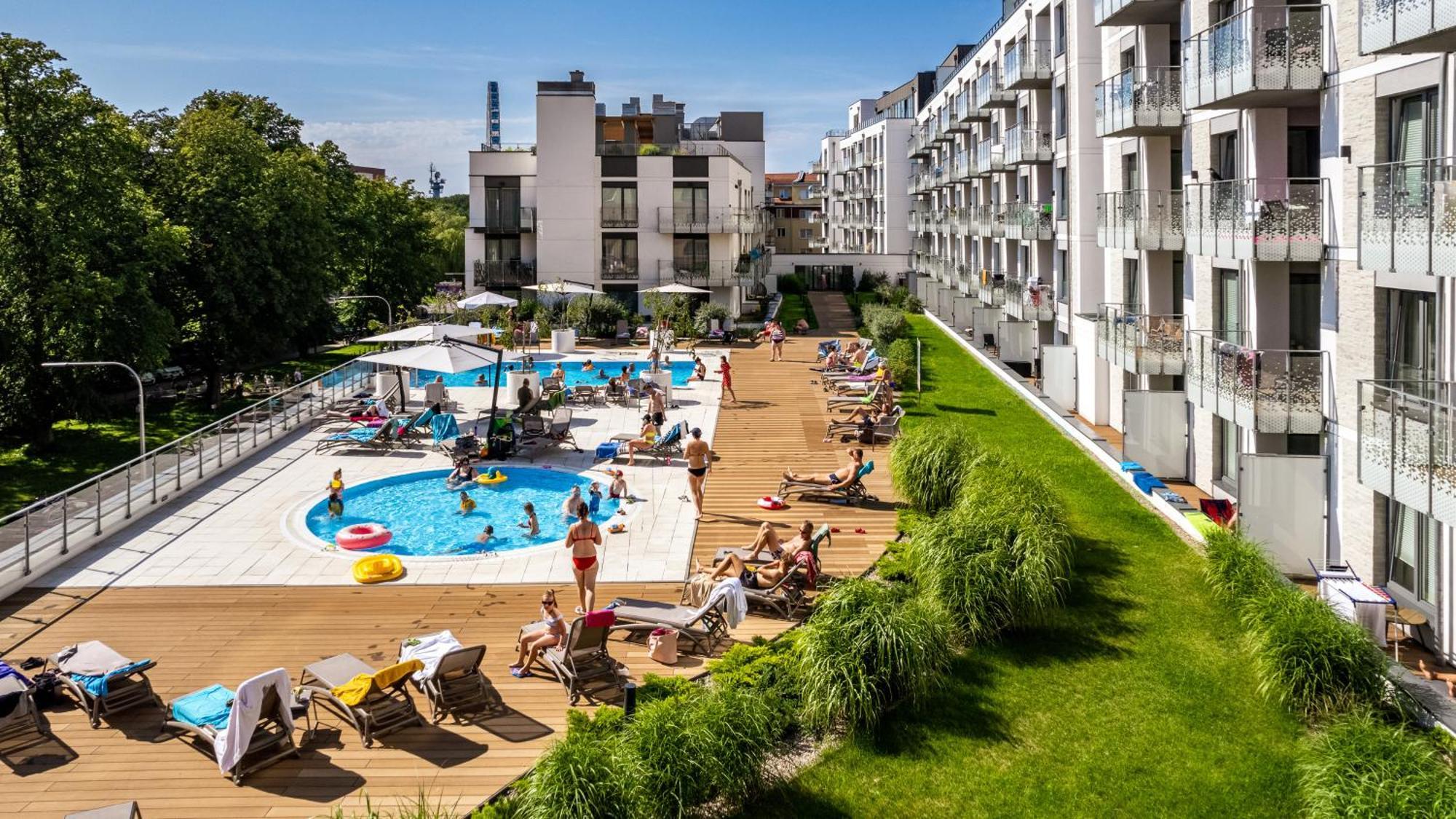 Apartamenty Sun & Snow Nadmorskie Tarasy Z Basenem Kolobrzeg Ngoại thất bức ảnh