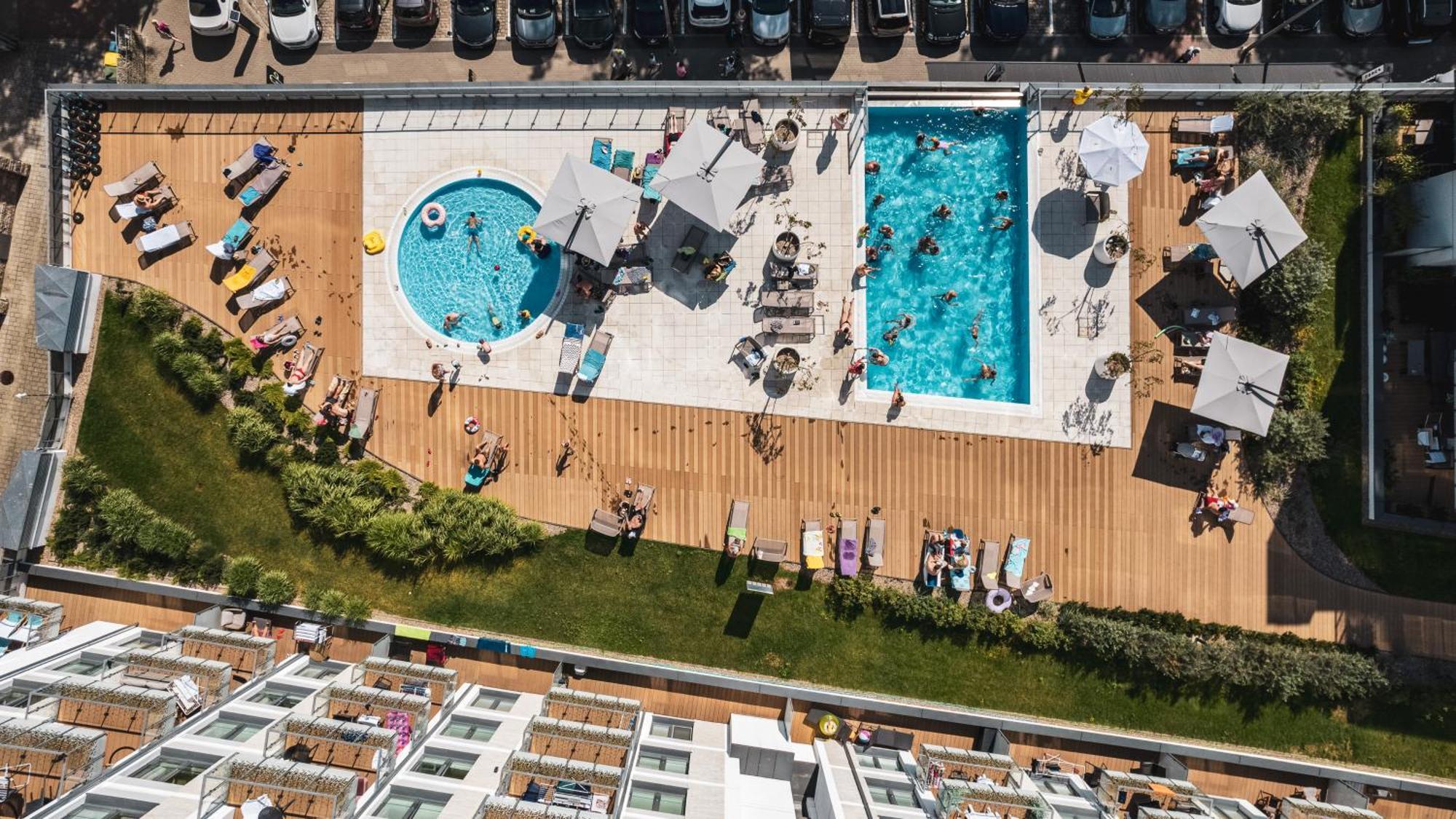 Apartamenty Sun & Snow Nadmorskie Tarasy Z Basenem Kolobrzeg Ngoại thất bức ảnh